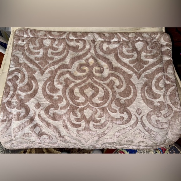 Luxurious Queen size Cream and Tan/Gray Comforter Set, Ornate,like new+3 pillows - Picture 14 of 15